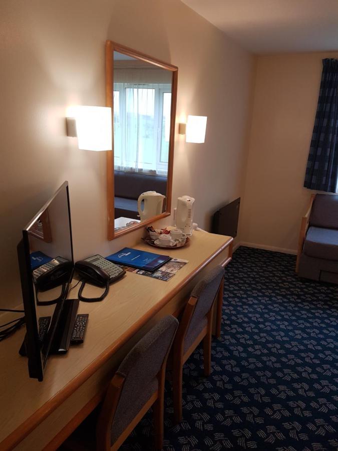 Travel Plaza Hotel Desborough Eksteriør billede
