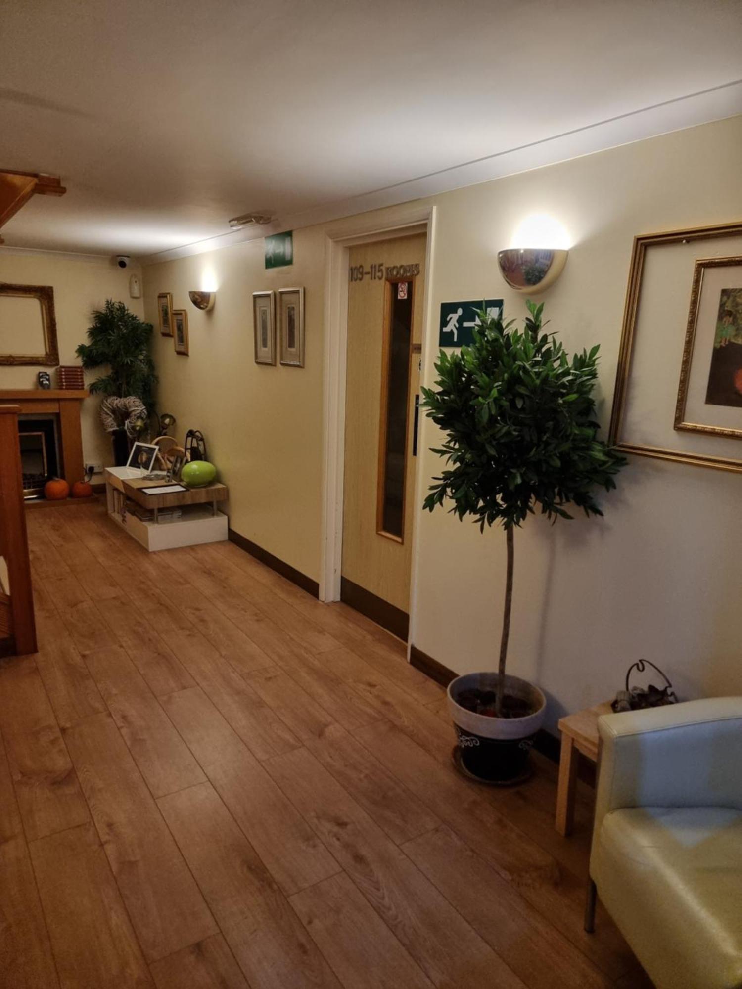 Travel Plaza Hotel Desborough Eksteriør billede