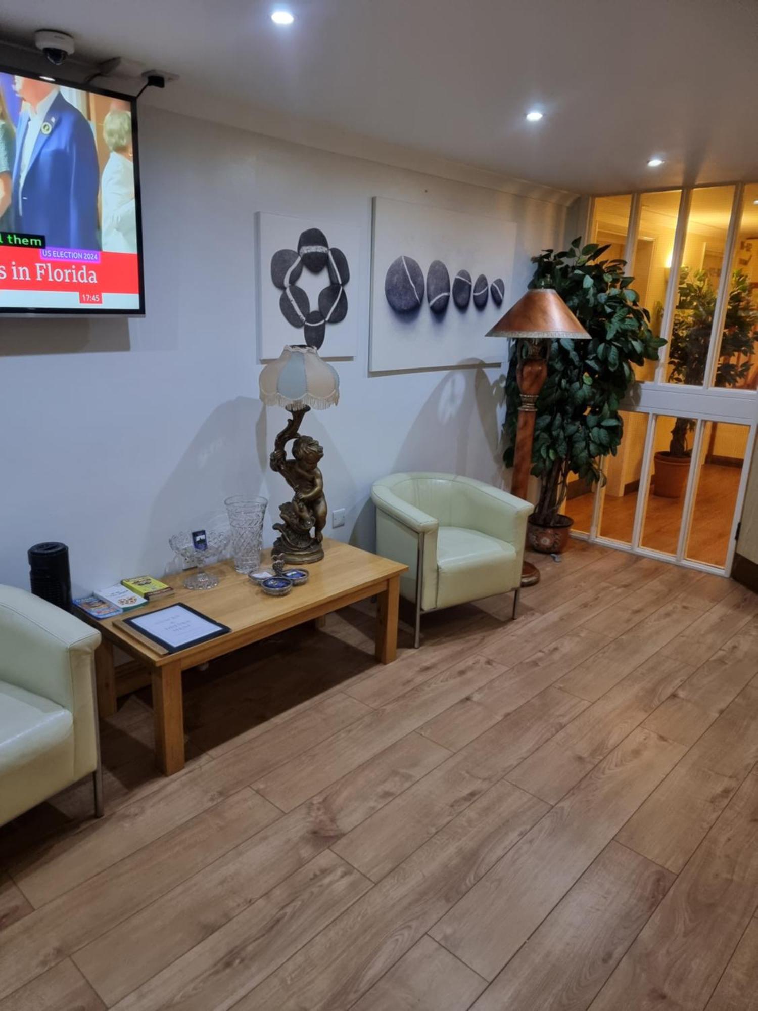 Travel Plaza Hotel Desborough Eksteriør billede