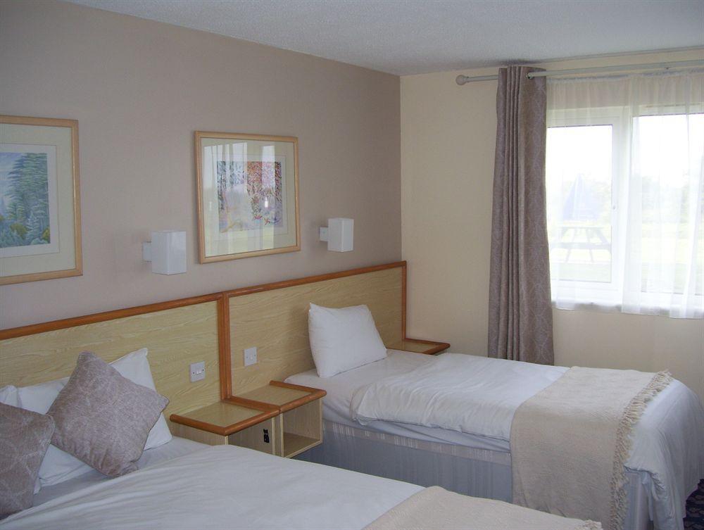 Travel Plaza Hotel Desborough Eksteriør billede