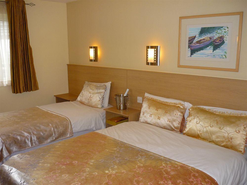 Travel Plaza Hotel Desborough Eksteriør billede
