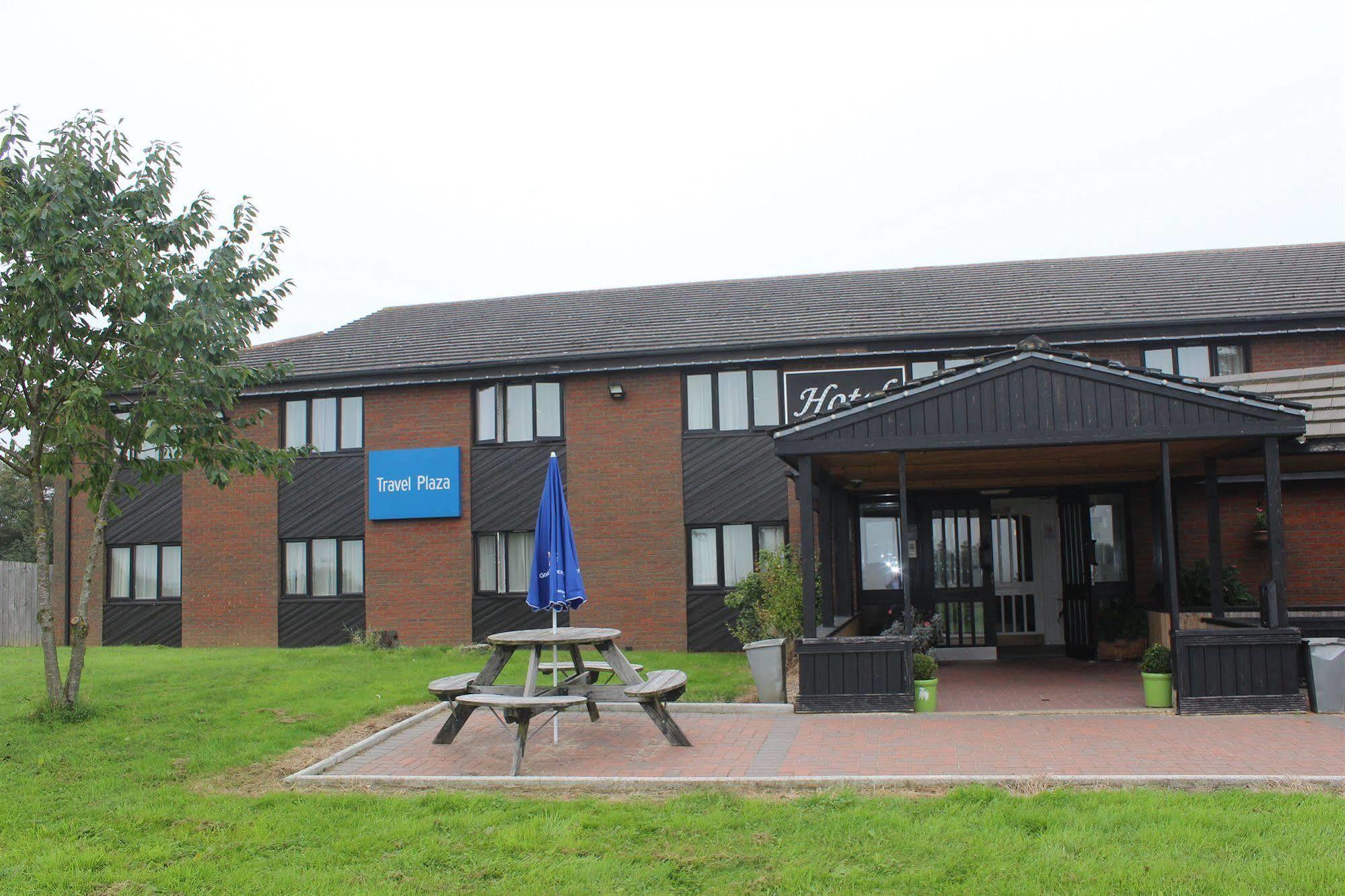 Travel Plaza Hotel Desborough Eksteriør billede