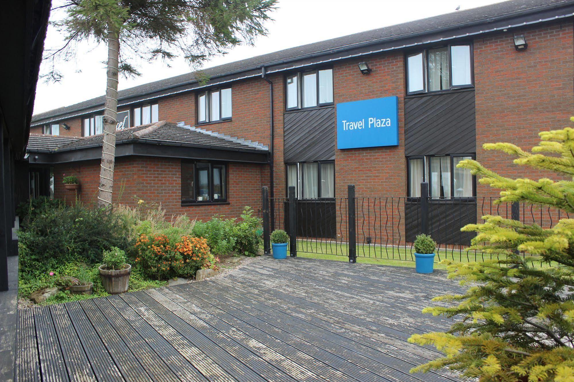 Travel Plaza Hotel Desborough Eksteriør billede