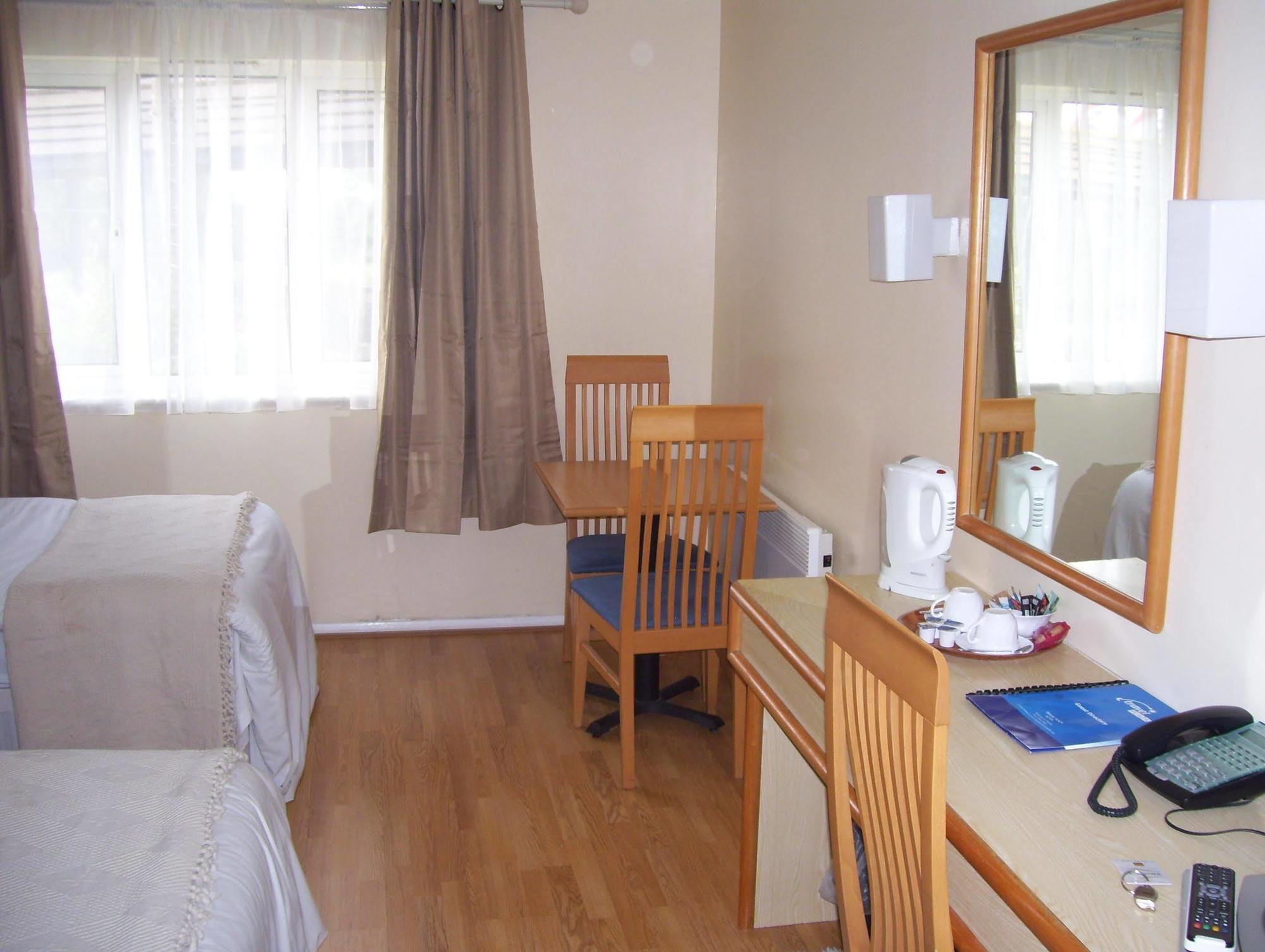 Travel Plaza Hotel Desborough Eksteriør billede
