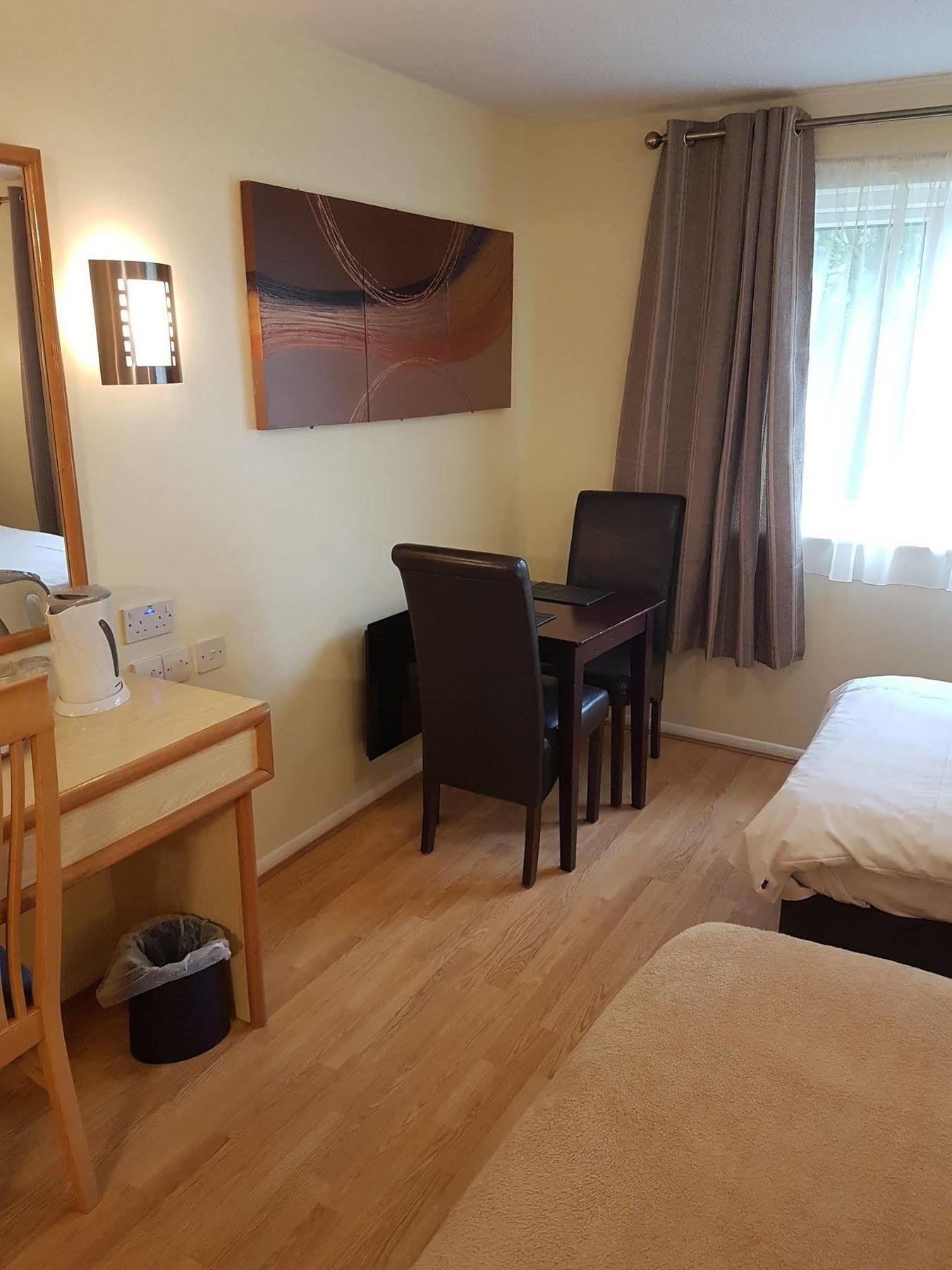Travel Plaza Hotel Desborough Eksteriør billede