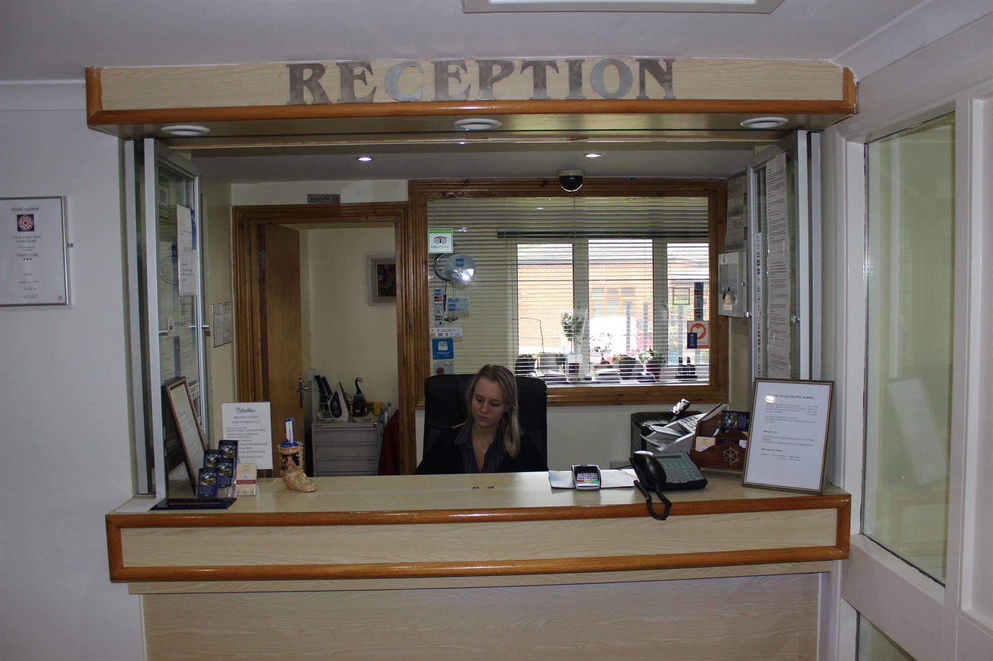 Travel Plaza Hotel Desborough Eksteriør billede