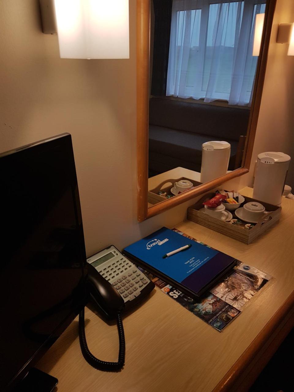 Travel Plaza Hotel Desborough Eksteriør billede